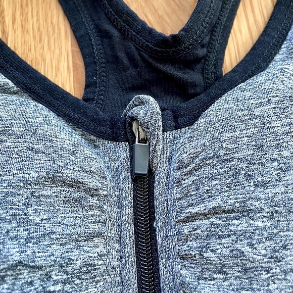 NWOT Gray Seamless Front Zip Sports Bra - Picture 7 of 10